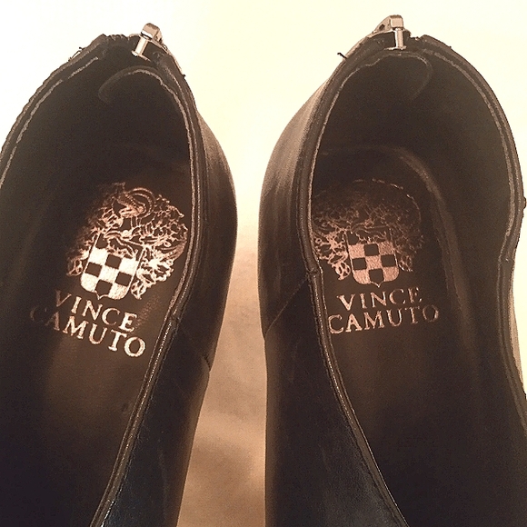 🌟 VINCE CAMUTO Women's Heels Size 9M Zip up heel~EUC - Picture 3 of 8